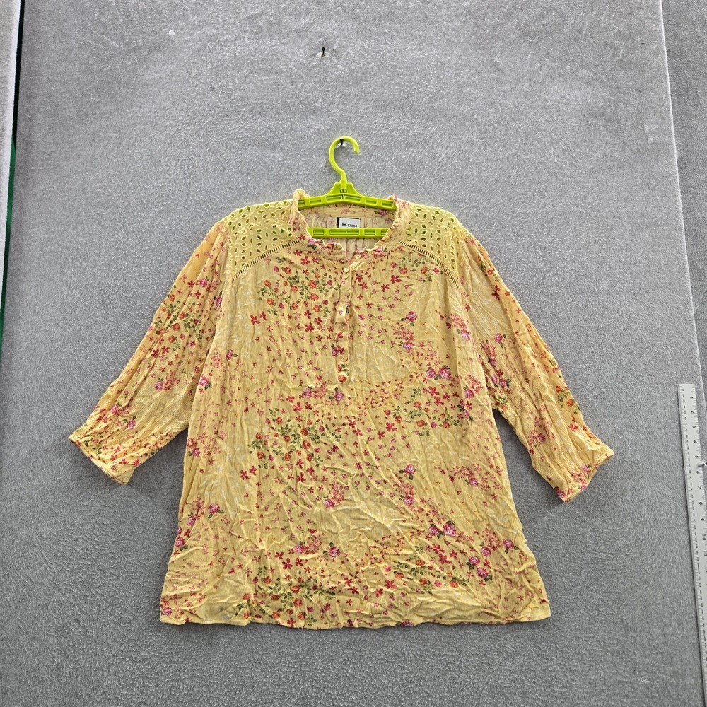 Torrid Women Blouse 3 Yellow Floral Button Crochet Round Neck Front